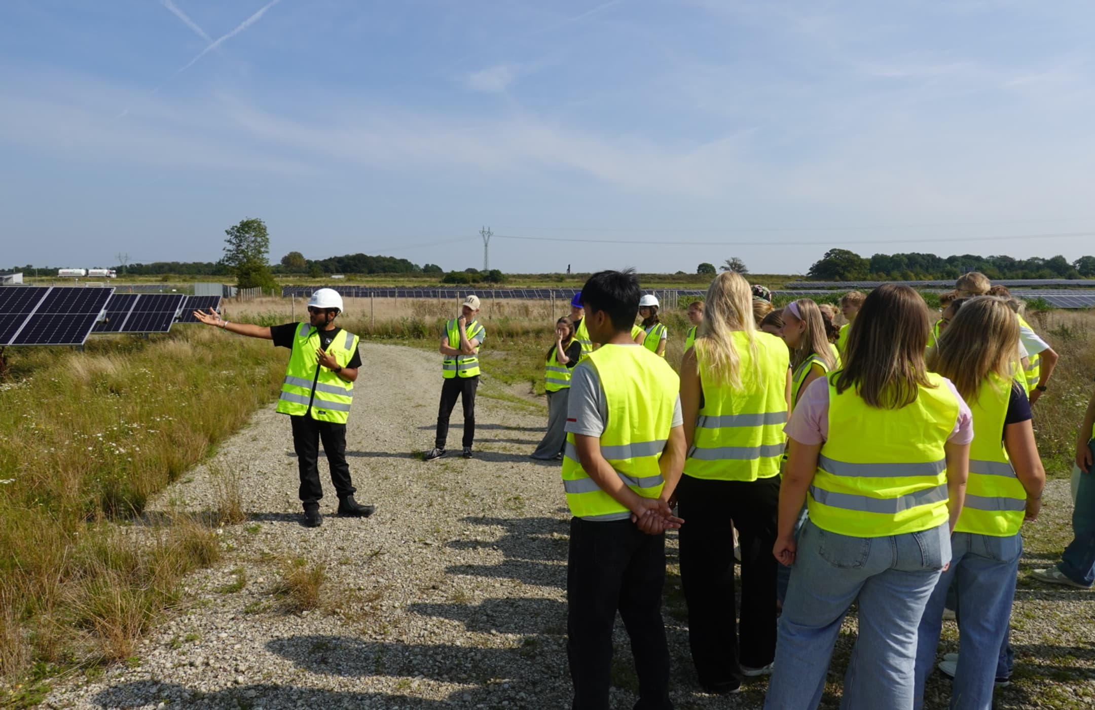 Elever i Højby Solar Park