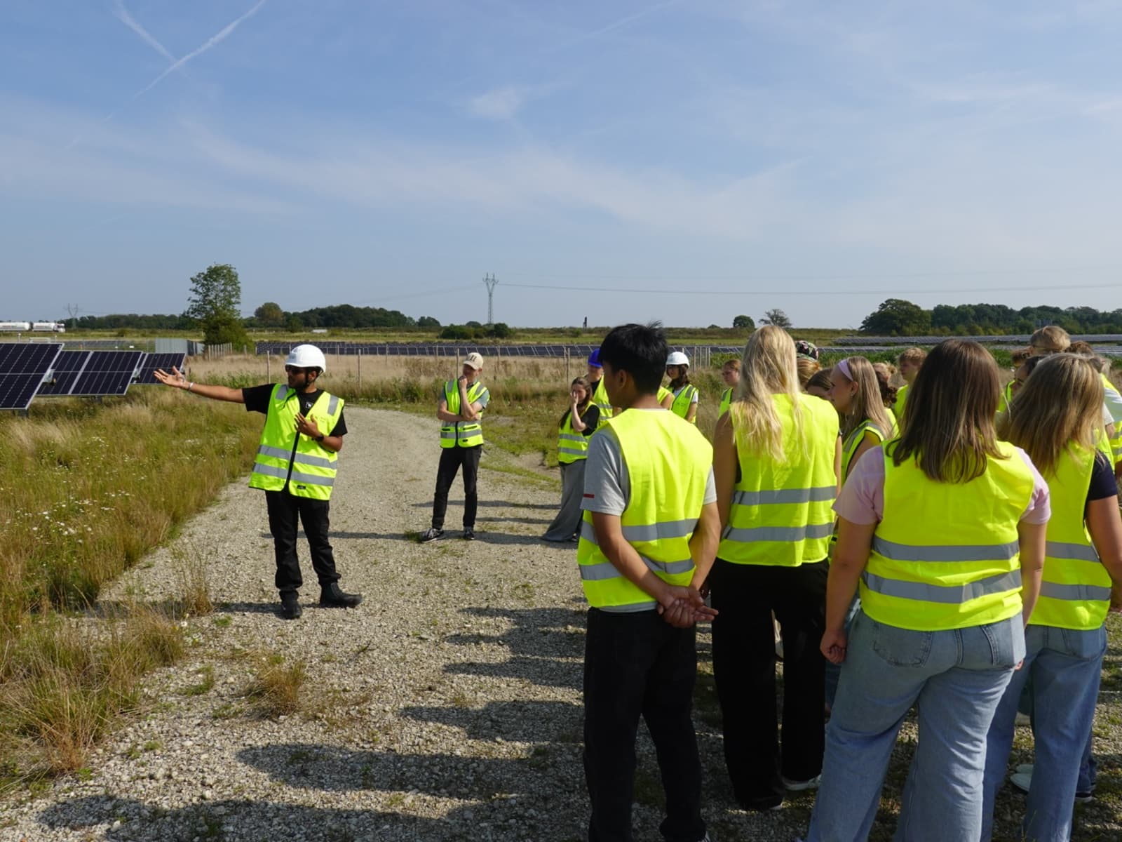 Elever i Højby Solar Park