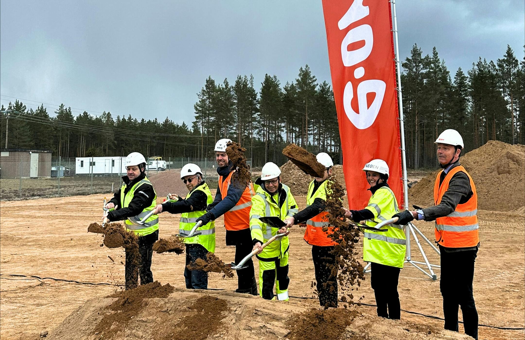 Nordic Solar var med til at tage første spadestik til den nye store transformerstation i Hultsfred i april 2024.